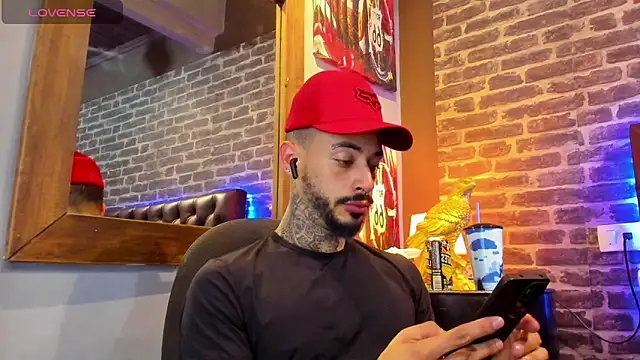 VinzenzRizzo online show from February 6, 2026, 4:19 am