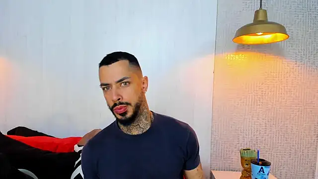 VinzenzRizzo online show from February 12, 2026, 4:34 am