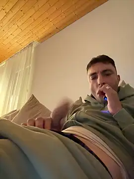 Snapshot of SemprePerverso chatting on October 15, 2025, 6:05 pm SemprePerverso online show from October 15, 2025, 6:05 pm