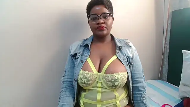 Snapshot of ChubbyBitch26 chatting on July 15, 2026, 2:02 pm ChubbyBitch26 online show from July 15, 2026, 2:02 pm