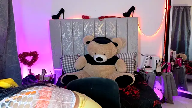 AndreaKinky online show from March 9, 2026, 8:18 am