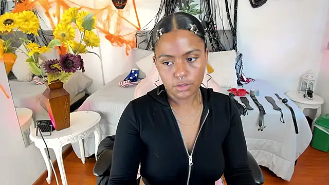 Lucie Harper online show from October 17, 2025, 8:43 pm