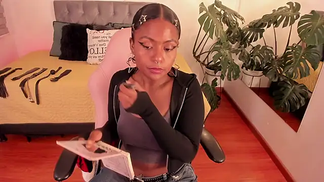 Lucie Harper online show from November 24, 2025, 8:53 pm