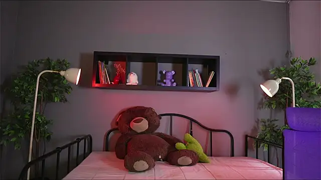 Sabrina bloom online show from April 20, 2026, 1:24 pm