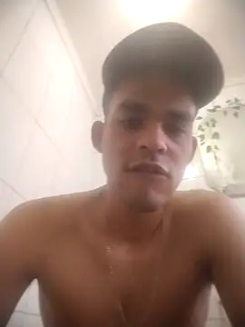 Snapshot of jhoi95 chatting on February 18, 2026, 11:34 pm jhoi95 online show from February 18, 2026, 11:34 pm