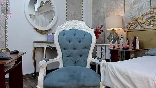 Scarlet  Milff online show from November 4, 2025, 8:01 pm