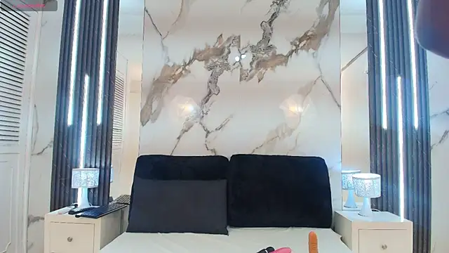 MayaBaker online show from November 1, 2025, 7:41 pm