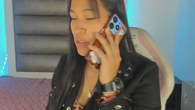 Snapshot of Andrea_brunnette chatting on October 9, 2025, 12:28 pm Andrea brunnette online show from October 9, 2025, 12:28 pm