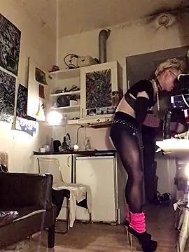 Snapshot of Sissy_Cindy_Whore chatting on November 28, 2025, 8:42 pm Sissy Cindy Whore online show from November 28, 2025, 8:42 pm