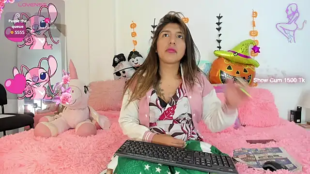 Snapshot of Ariana-Fernandez chatting on October 12, 2025, 12:17 pm Ariana-Fernandez online show from October 12, 2025, 12:17 pm