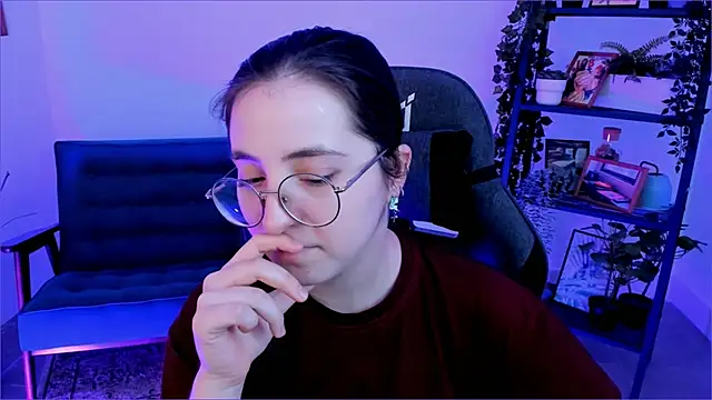 VirtuallVoyant online show from October 7, 2025, 3:35 pm