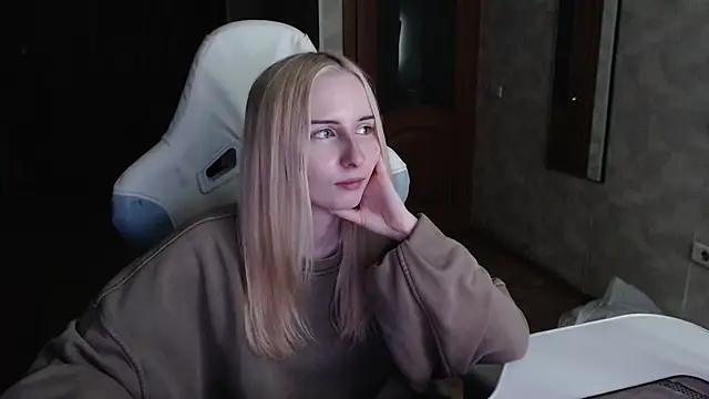 Cutti Crystal online show from April 12, 2026, 4:10 pm