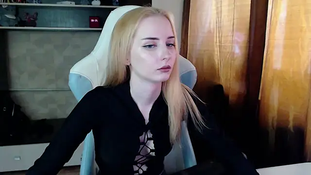 Cutti Crystal online show from March 25, 2026, 1:06 am