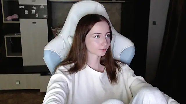 Cutti Crystal online show from October 27, 2025, 6:09 pm