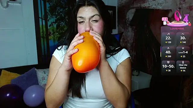 gigi gilt  online show from November 30, 2025, 4:24 am