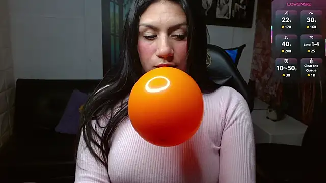 gigi gilt  online show from November 16, 2025, 4:06 am