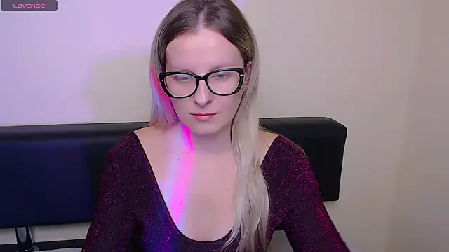 VanillaRose  online show from October 7, 2025, 6:47 am