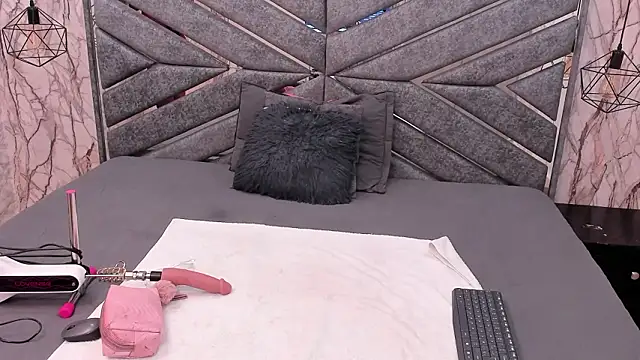 SASHA BROWNIE   online show from March 17, 2026, 7:39 pm