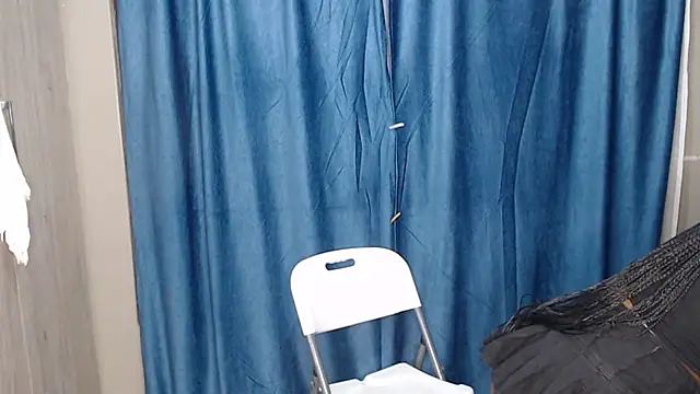 MiyaXo online show from September 18, 2025, 9:51 pm