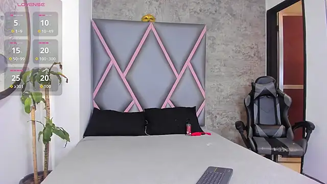 Quee Sophine online show from December 16, 2025, 7:29 pm