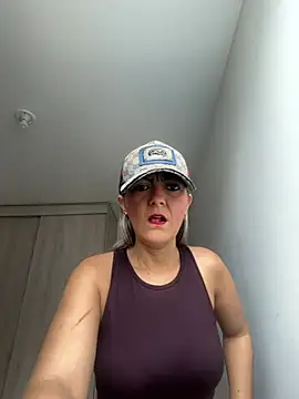 Snapshot of Tinymilf_ chatting on June 29, 2026, 6:40 pm Tinymilf online show from June 29, 2026, 6:40 pm