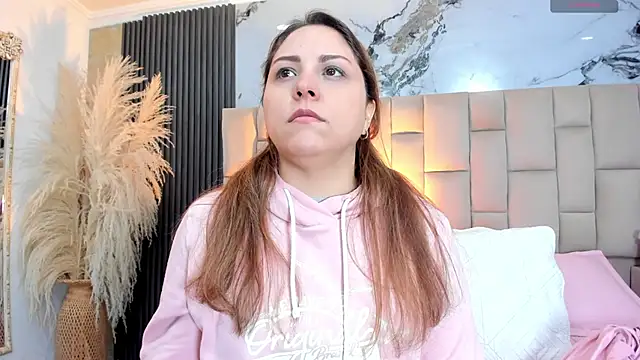 cloesummerr  online show from March 7, 2026, 12:32 pm