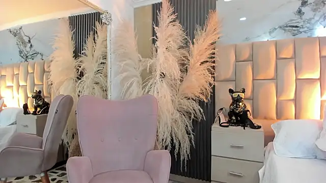 cloesummerr  online show from February 12, 2026, 12:38 pm