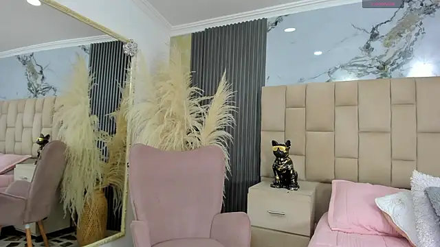 cloesummerr  online show from February 23, 2026, 12:50 pm