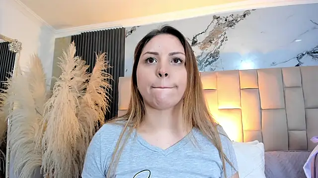 cloesummerr  online show from April 20, 2026, 2:07 pm