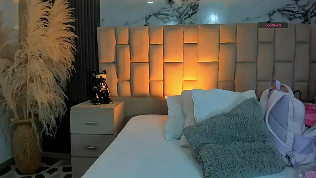 cloesummerr  online show from February 3, 2026, 12:54 pm