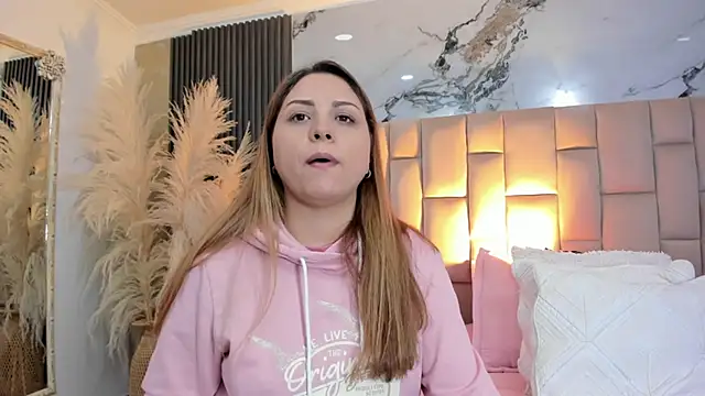 cloesummerr  online show from March 11, 2026, 1:38 pm