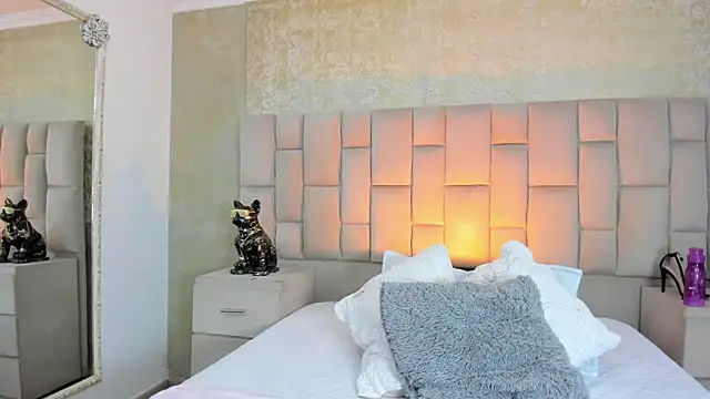 cloesummerr  online show from November 28, 2025, 2:06 pm