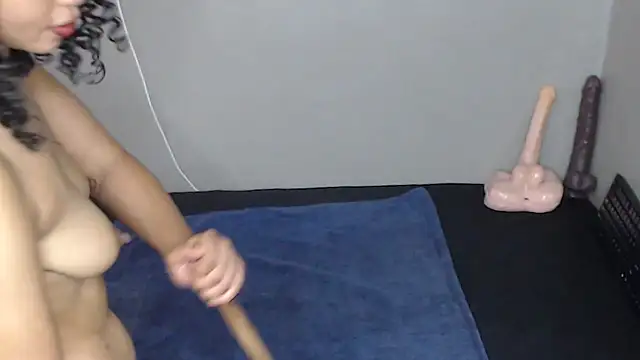 TrishahXo online show from February 12, 2026, 6:24 am