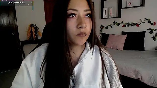 Mia 1120 online show from November 4, 2025, 8:23 pm