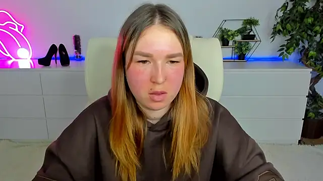 Snapshot of Sofii_darling chatting on February 25, 2026, 5:35 pm Sofii darling online show from February 25, 2026, 5:35 pm