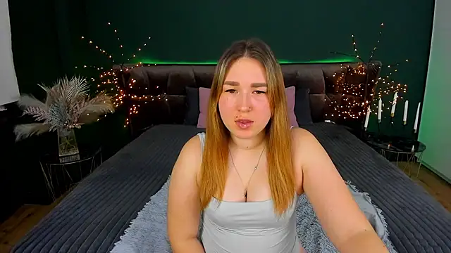 Snapshot of Sofii_darling chatting on February 11, 2026, 5:35 pm Sofii darling online show from February 11, 2026, 5:35 pm