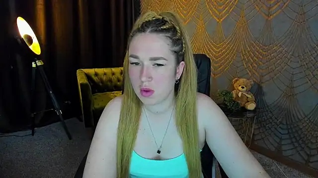 Sofii darling online show from April 12, 2026, 4:43 pm