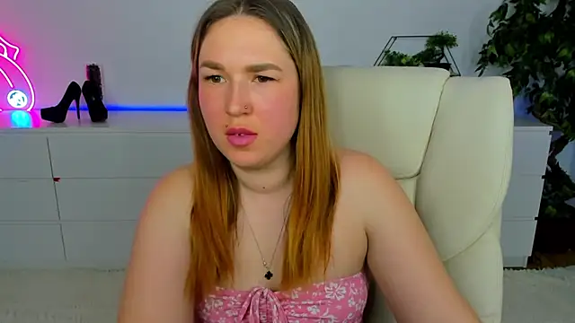 Sofii darling online show from March 4, 2026, 5:42 pm