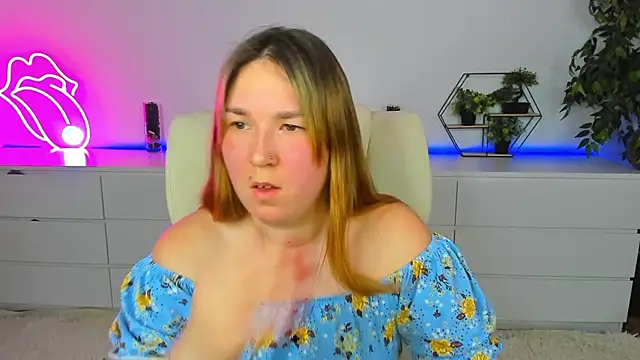 Snapshot of Sofii_darling chatting on February 1, 2026, 5:00 pm Sofii darling online show from February 1, 2026, 5:00 pm