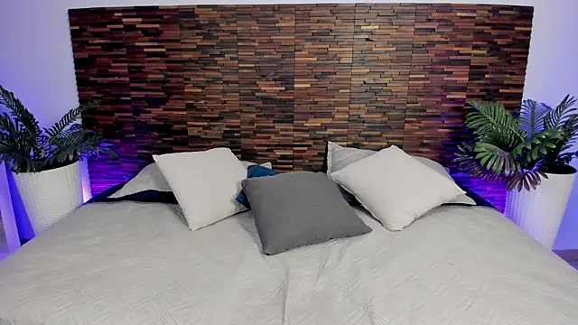 debra win online show from December 3, 2025, 9:31 am