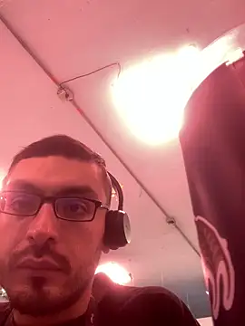 malek xarx  online show from December 2, 2025, 3:03 pm