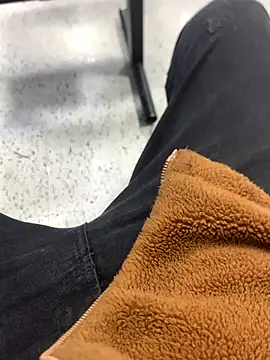 malek xarx  online show from November 6, 2025, 10:36 pm