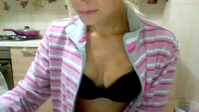 Kelly80 online show from September 29, 2025, 2:40 am