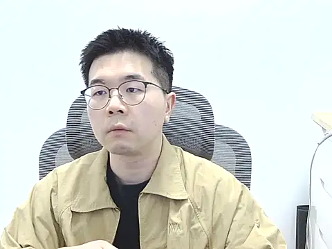 Snapshot of Adzard65 chatting on October 29, 2025, 3:22 pm Adzard65 online show from October 29, 2025, 3:22 pm