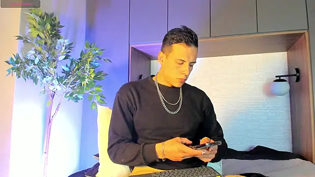 Dustin Sonne online show from November 16, 2025, 3:44 am