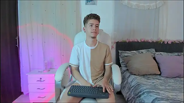 ThiagooJames online show from December 16, 2025, 5:55 am