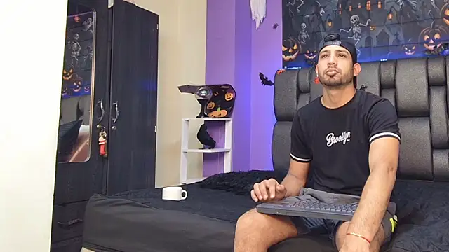 ashtoncooperr online show from October 24, 2025, 6:29 pm