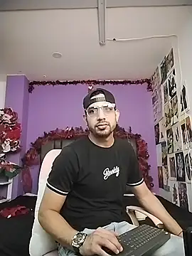 ashtoncooperr online show from December 21, 2025, 5:03 pm