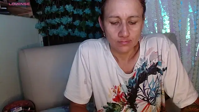Snapshot of darling_hott chatting on July 7, 2026, 11:25 am darling hott online show from July 7, 2026, 11:25 am