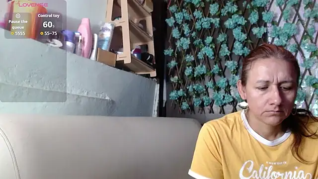 darling hott online show from April 5, 2026, 11:28 am